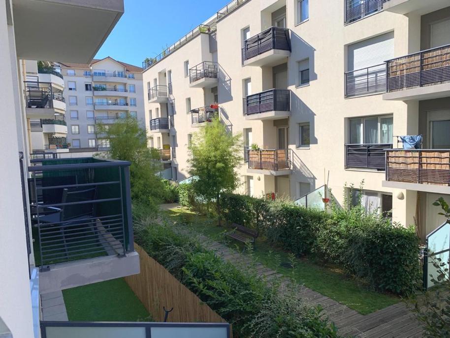 Beau Studio Tout Confort Au Calme Avec Parking . Apartamento Villeurbanne Exterior foto