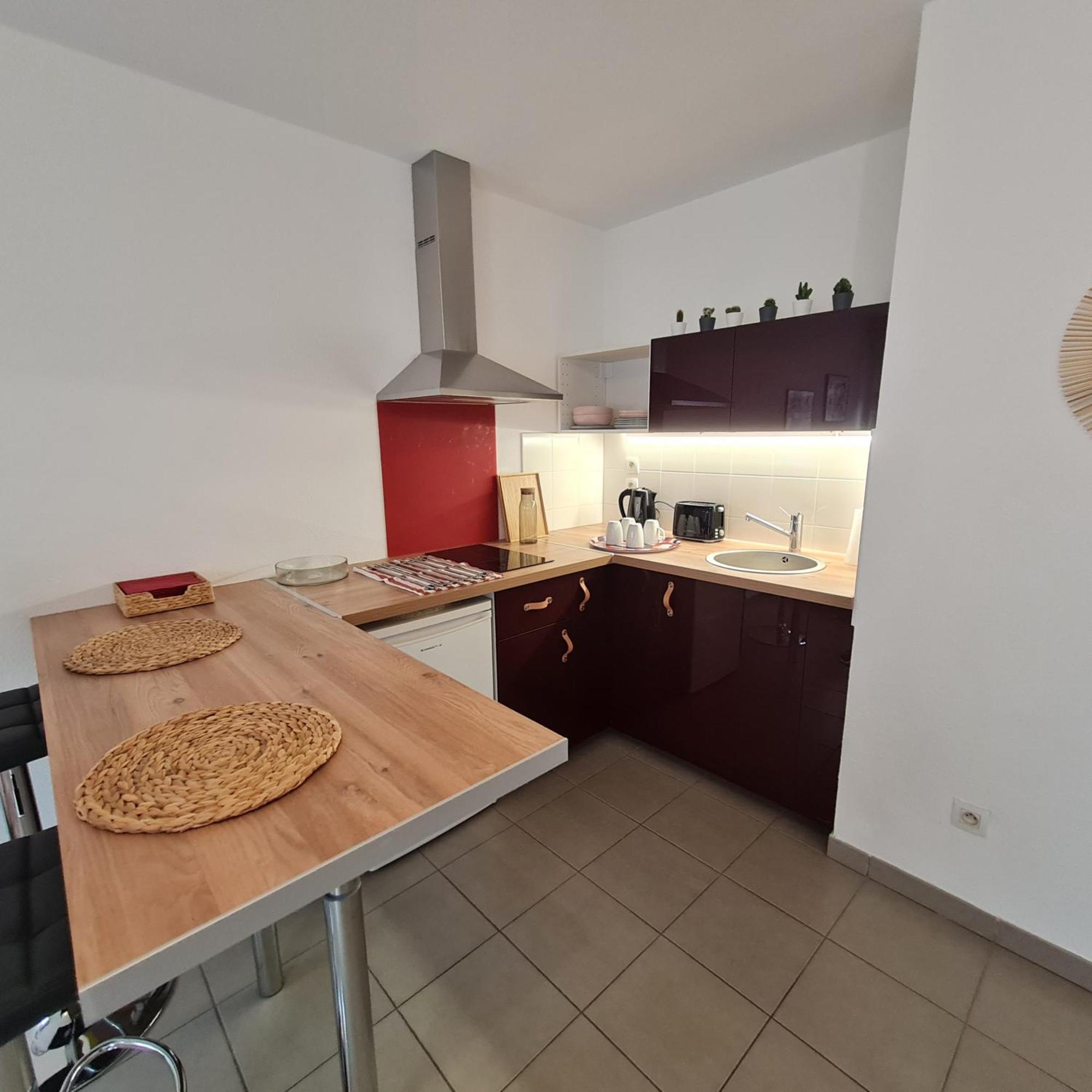 Beau Studio Tout Confort Au Calme Avec Parking . Apartamento Villeurbanne Exterior foto